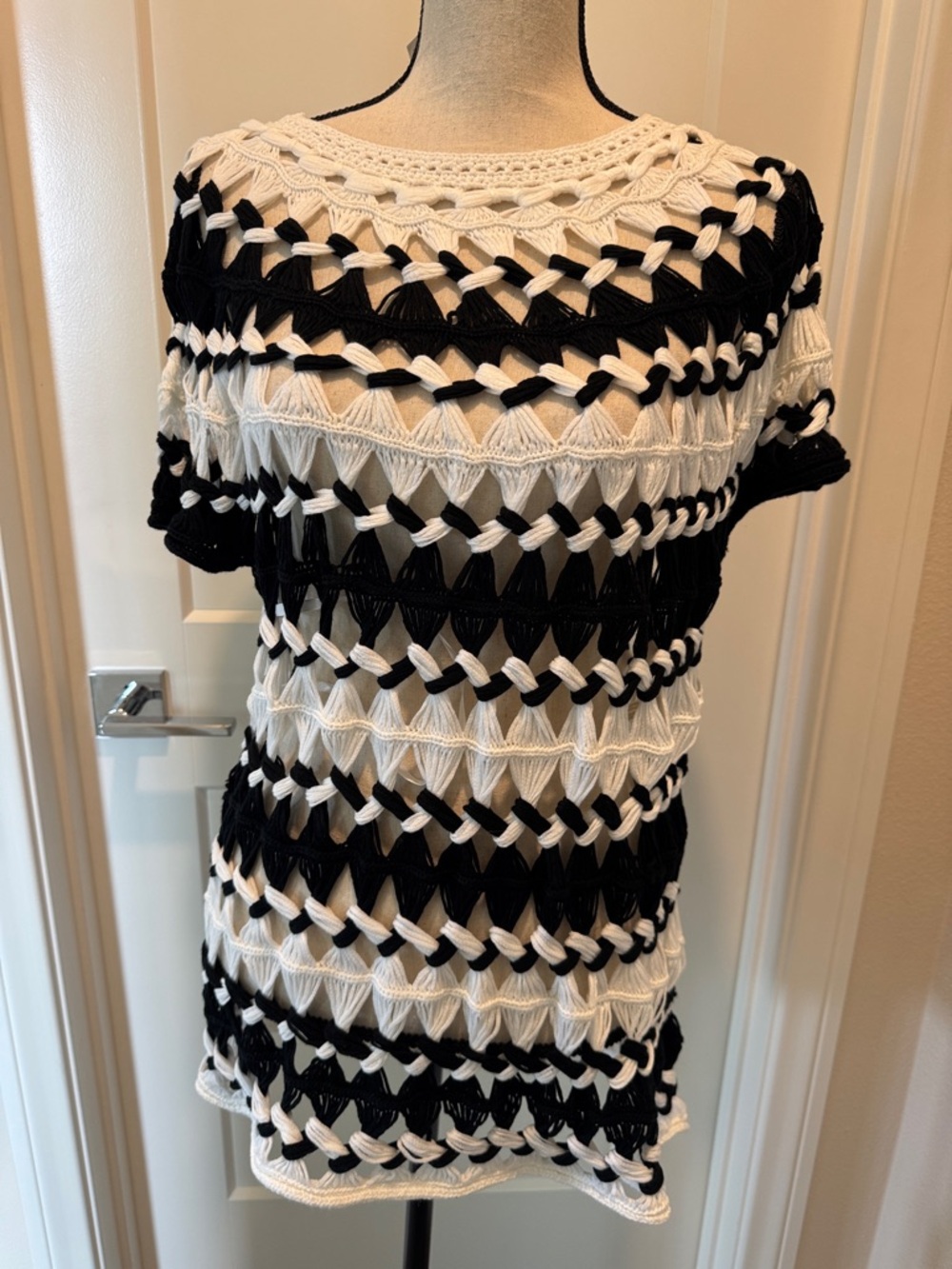 Chico's Black and White Crochet Short Sleeve Tunic